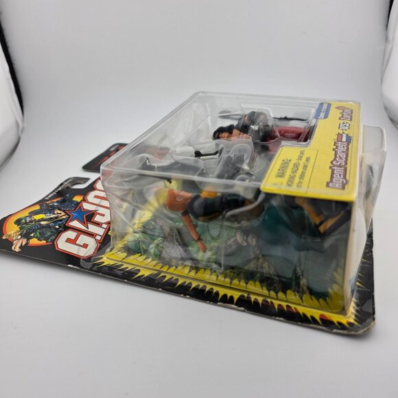 2002 Hasbro GI Joe vs Cobra Agent Scarlett vs Zartan with Sound Attack Weapons - Picture 4 of 7